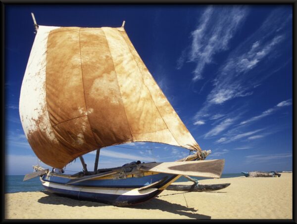 Bateau avec une affiche de voile – Image 2