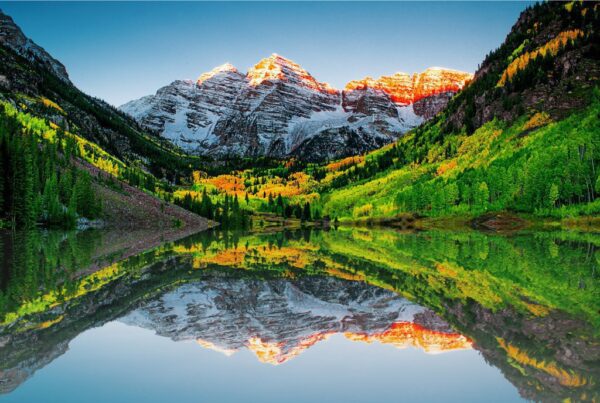Peinture murale Montagne dans le lac
