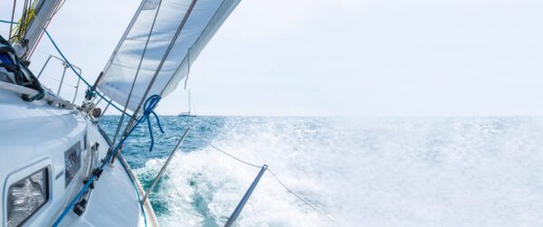 Papier peint Voile sur le yacht