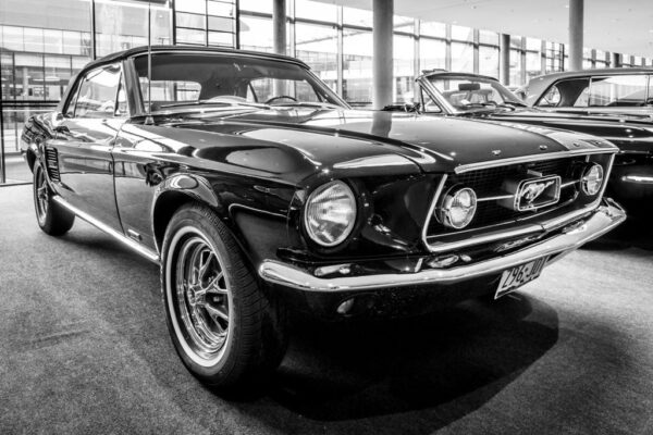Peinture murale Mustang noir 1967
