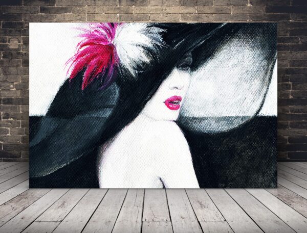 Une image d'une femme au chapeau