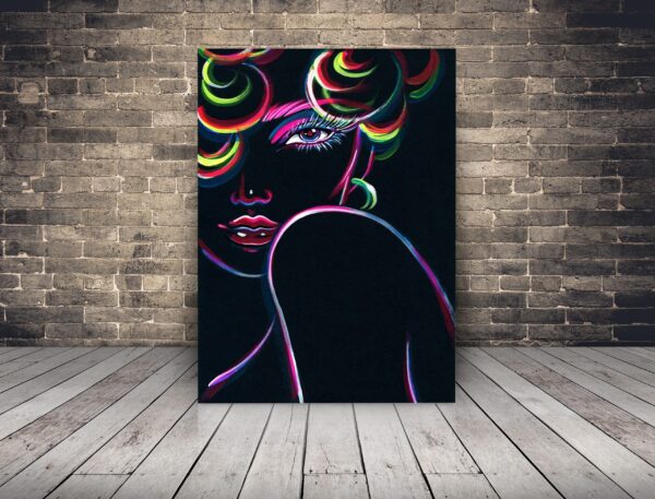Une image d'une femme arc-en-ciel