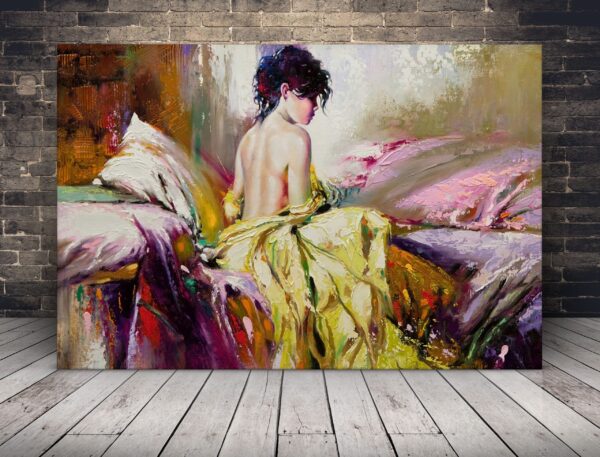 Une image d'une femme sur le lit