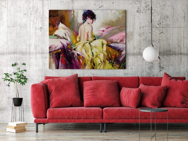 Une image d'une femme sur le lit – Image 3