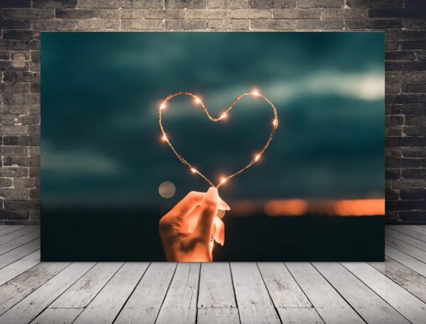 L'image d'un coeur dans une main