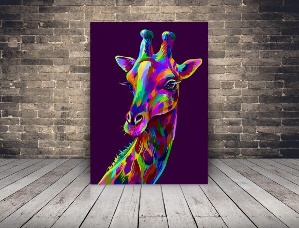 Une image d'une girafe colorée