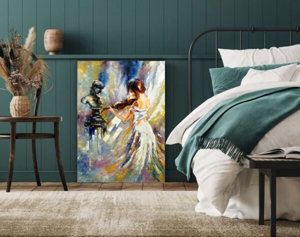 Une image d'une femme avec un violon – Image 3