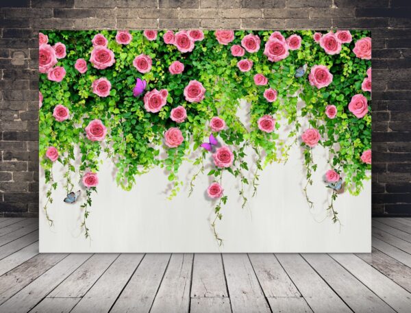 Une image d'une plante grimpante rose