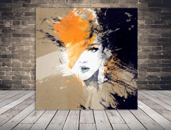 Femme peignant à l'aquarelle
