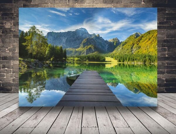 Une image d'un lac de montagne