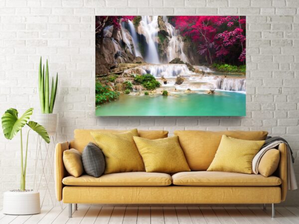 Une image d'une cascade turquoise – Image 3