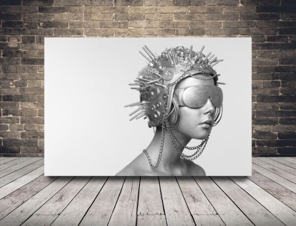 Une image d'une femme dans un casque