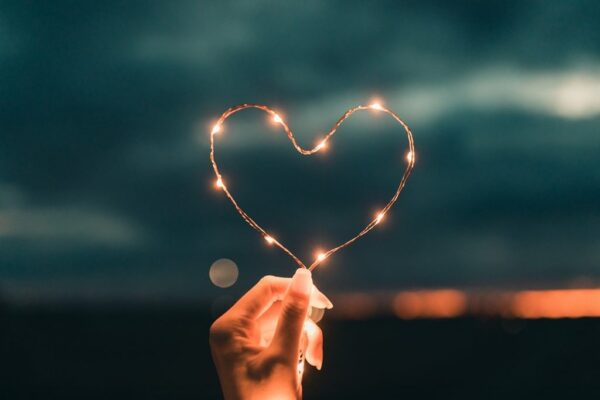 L'image d'un coeur dans une main – Image 2