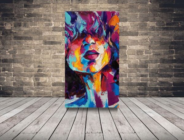 Image d'une femme peinte avec des peintures