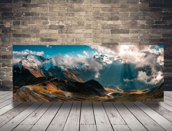 Image d'une route dans les alpes