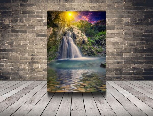 Une image d'une cascade tropicale