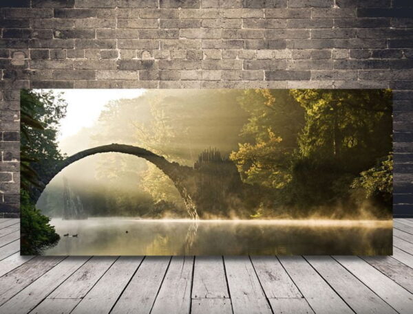 Une image d'un pont de pierre