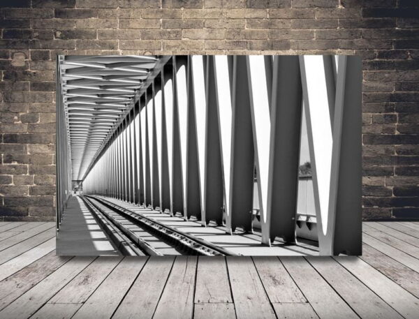 Une image d'un pont de chemin de fer