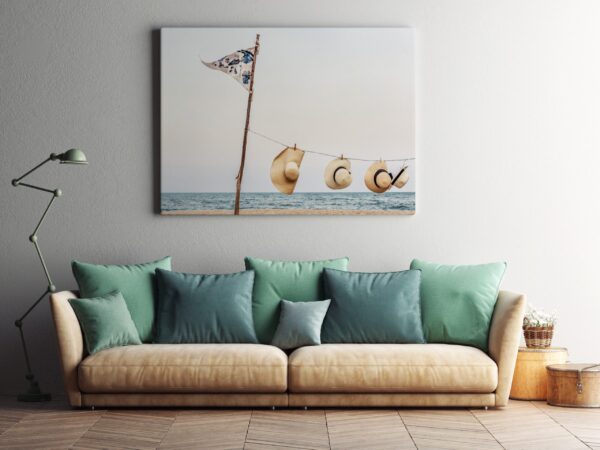 Une image de chapeaux sur la plage – Image 3