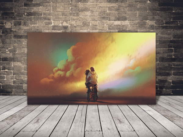 Une image d'un couple au coucher du soleil