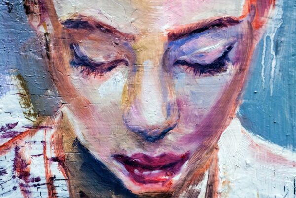 Une image d'une femme aux yeux fermés – Image 2