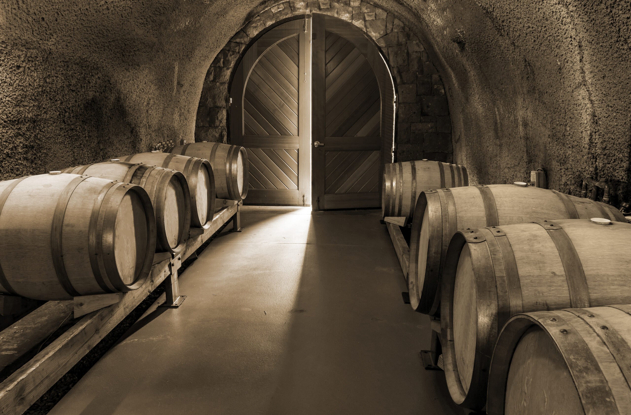 Light,Streaming,Through,Old,,Vintage,Wine,Cellar,Door,With,Oak
